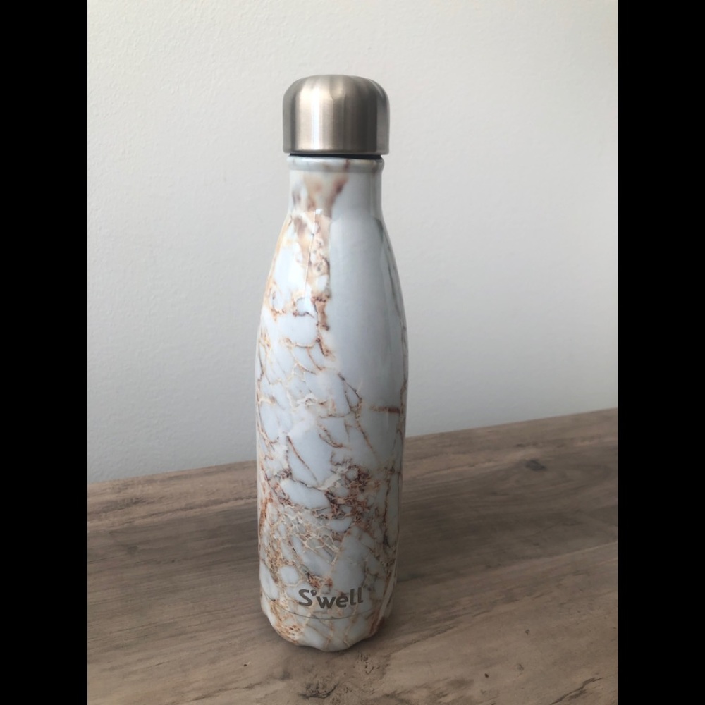 Like new S’well gold marble insulated bottle 17oz 500ml